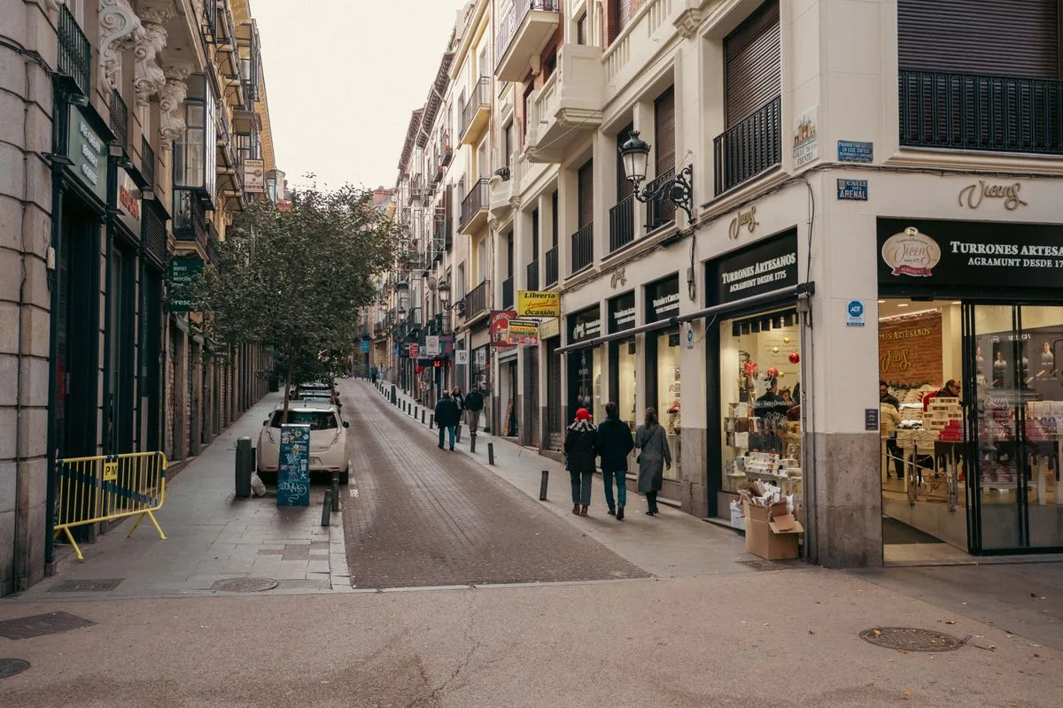 Bravo Murillo: la calle que vertebra Tetuán, del ultramarinos a lo nuevo